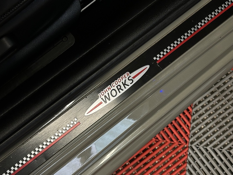 MINI Convertible John Cooper Works - U1208