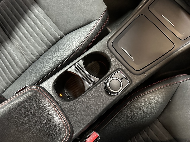 Mercedes-Benz GLA GLA220d AMG Line - U1220