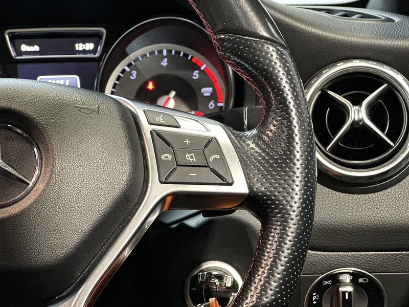 Mercedes-Benz GLA GLA220d AMG Line - U1220