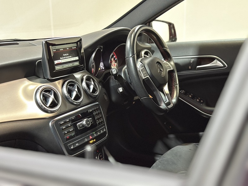 Mercedes-Benz GLA GLA220d AMG Line - U1220