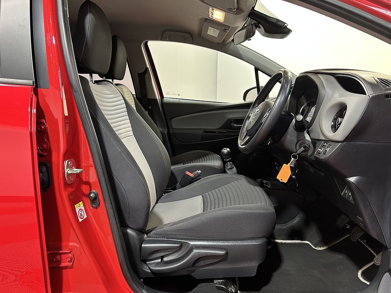 Toyota Yaris VVT-i Icon Tech - U1234