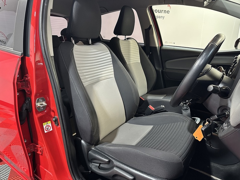Toyota Yaris VVT-i Icon Tech - U1234