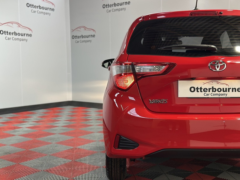 Toyota Yaris VVT-i Icon Tech - U1234