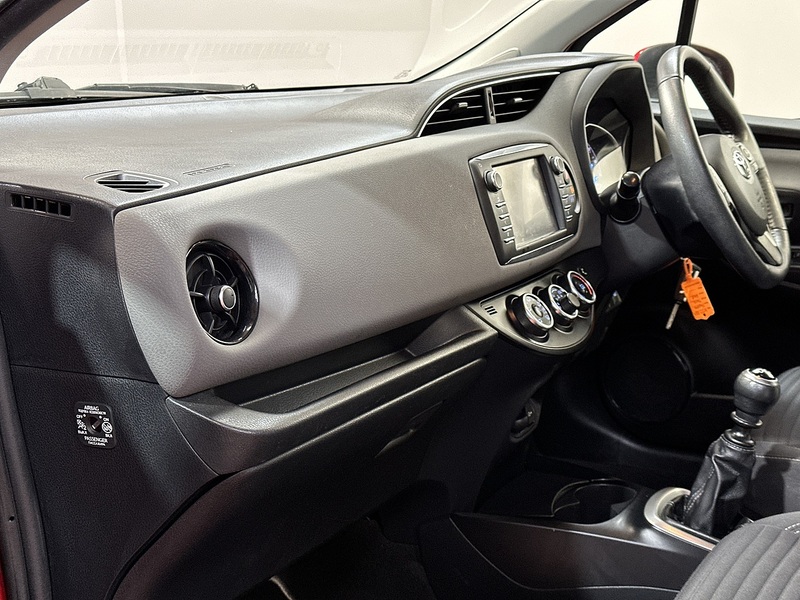 Toyota Yaris VVT-i Icon Tech - U1234