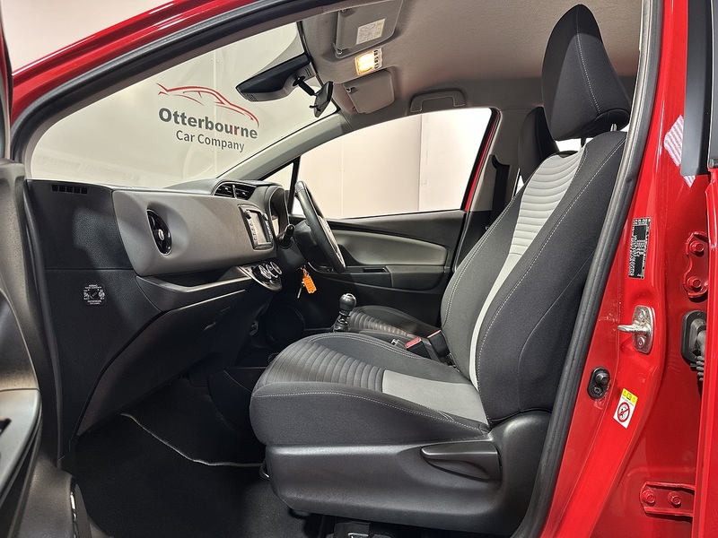 Toyota Yaris VVT-i Icon Tech - U1234