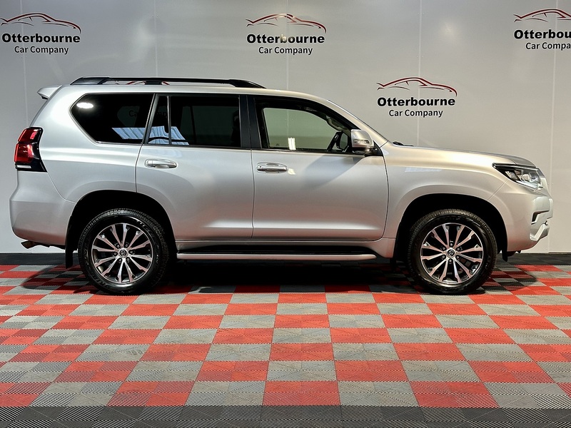 Toyota Land Cruiser D Invincible - U1245