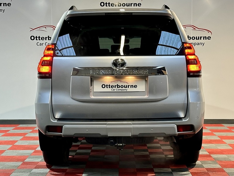 Toyota Land Cruiser D Invincible - U1245