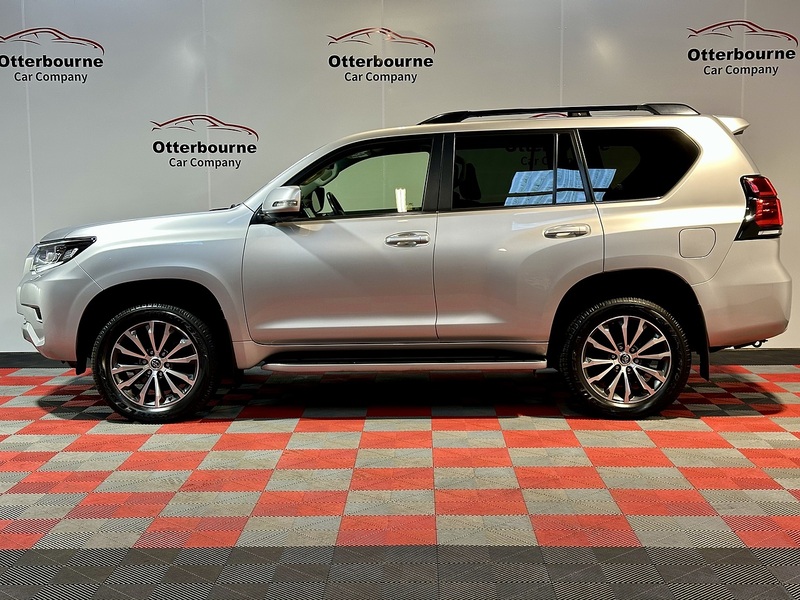 Toyota Land Cruiser D Invincible - U1245