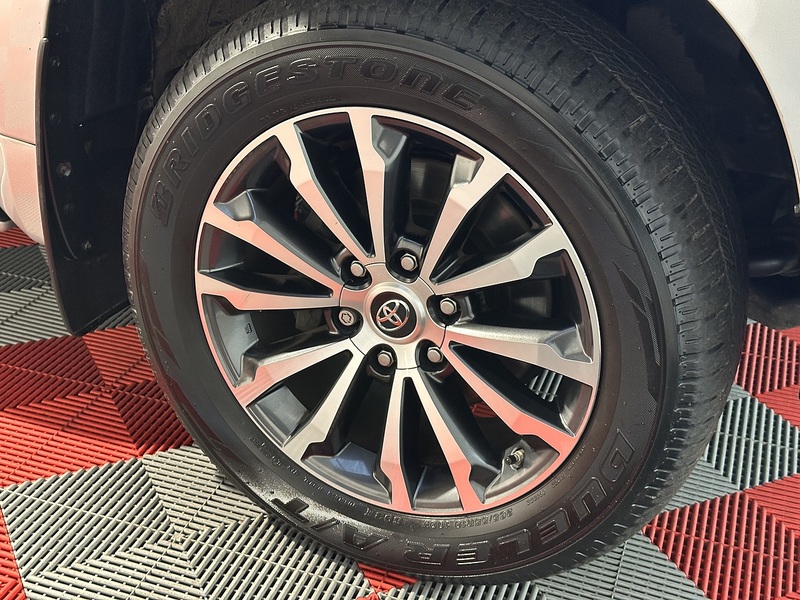 Toyota Land Cruiser D Invincible - U1245