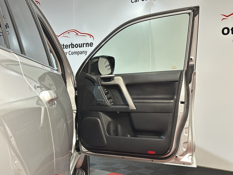 Toyota Land Cruiser D Invincible - U1245