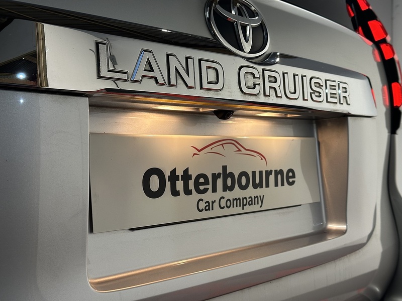 Toyota Land Cruiser D Invincible - U1245