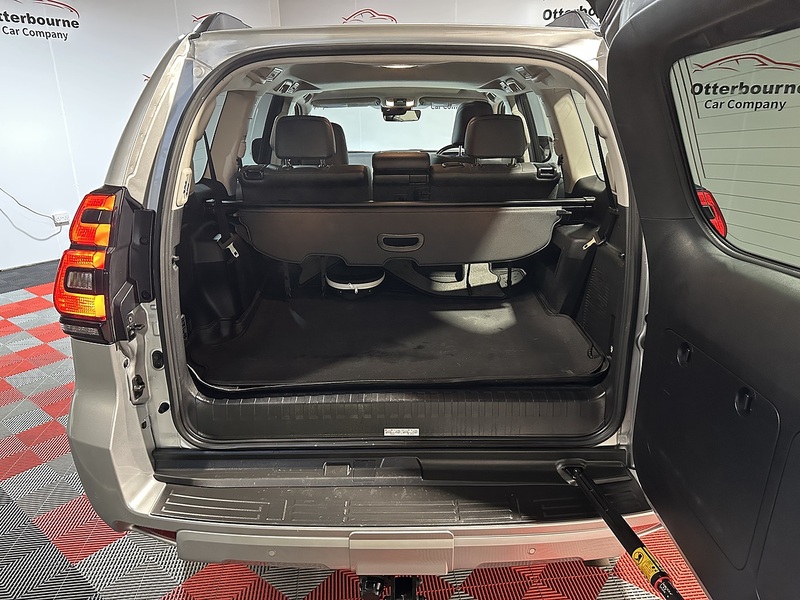 Toyota Land Cruiser D Invincible - U1245