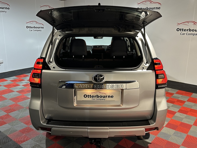 Toyota Land Cruiser D Invincible - U1245