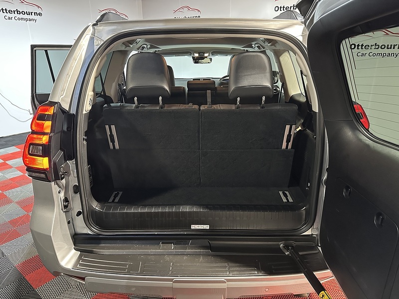 Toyota Land Cruiser D Invincible - U1245