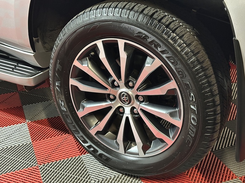 Toyota Land Cruiser D Invincible - U1245