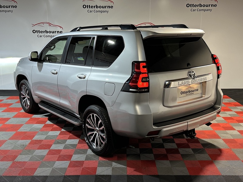 Toyota Land Cruiser D Invincible - U1245