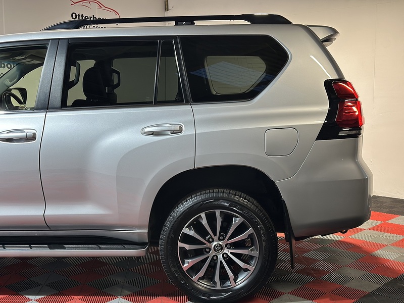 Toyota Land Cruiser D Invincible - U1245