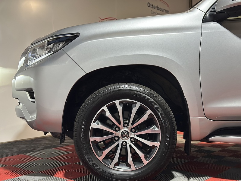 Toyota Land Cruiser D Invincible - U1245