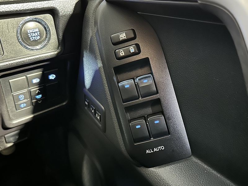 Toyota Land Cruiser D Invincible - U1245