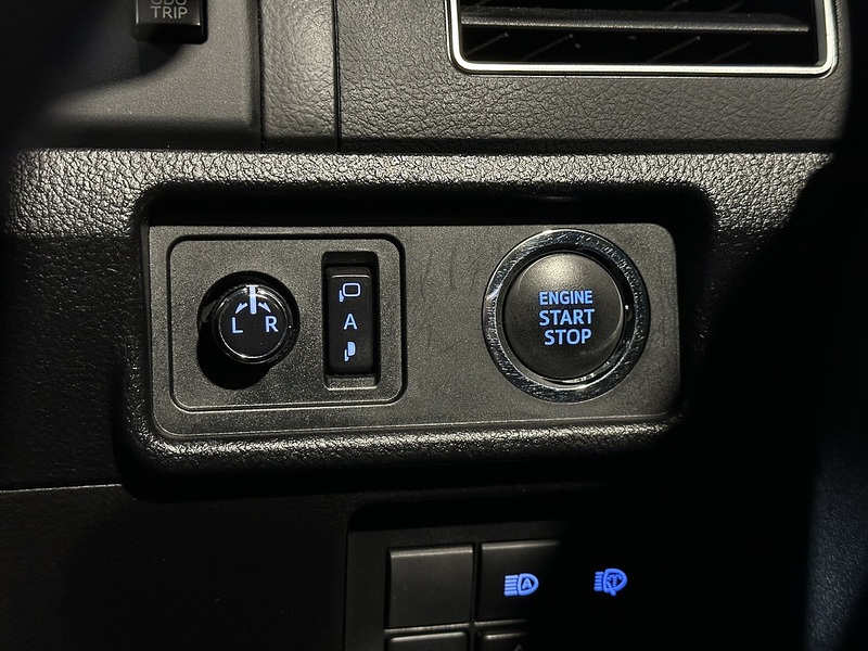 Toyota Land Cruiser D Invincible - U1245