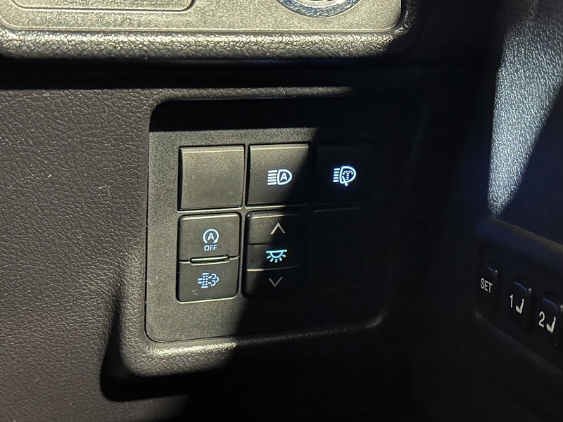 Toyota Land Cruiser D Invincible - U1245