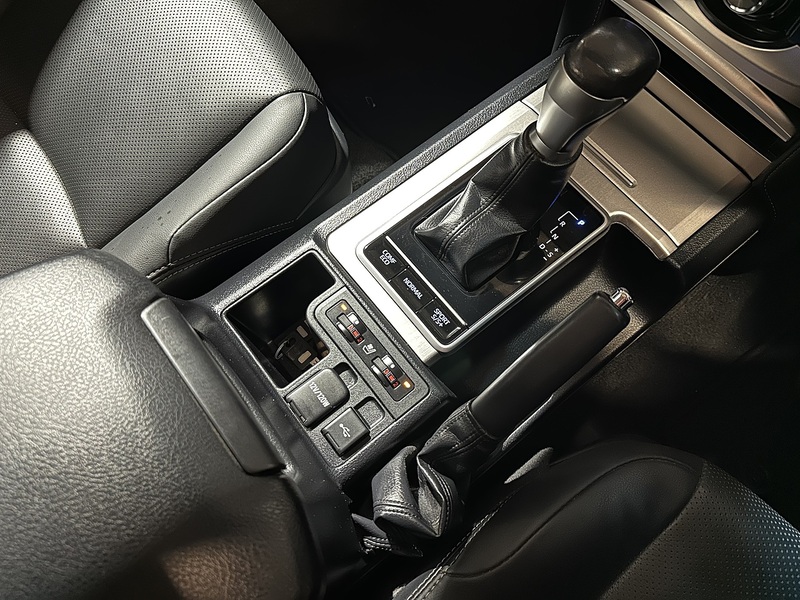 Toyota Land Cruiser D Invincible - U1245