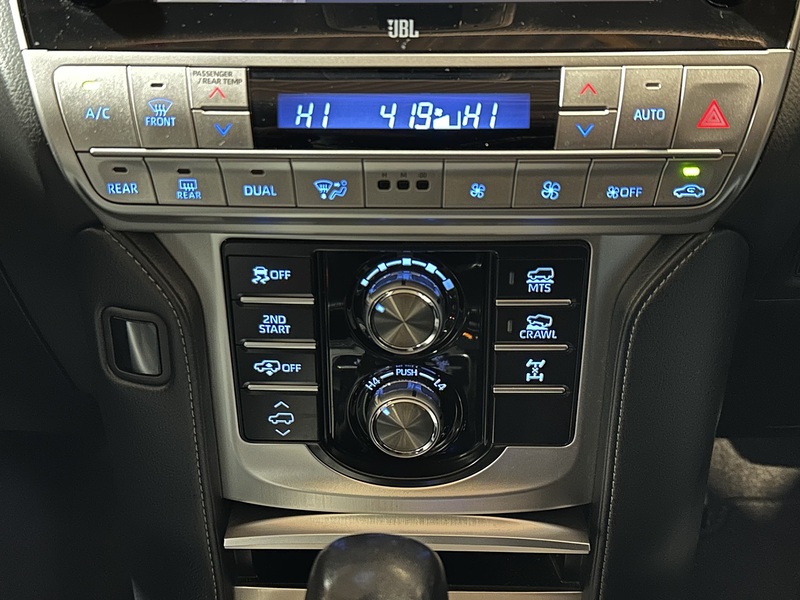 Toyota Land Cruiser D Invincible - U1245