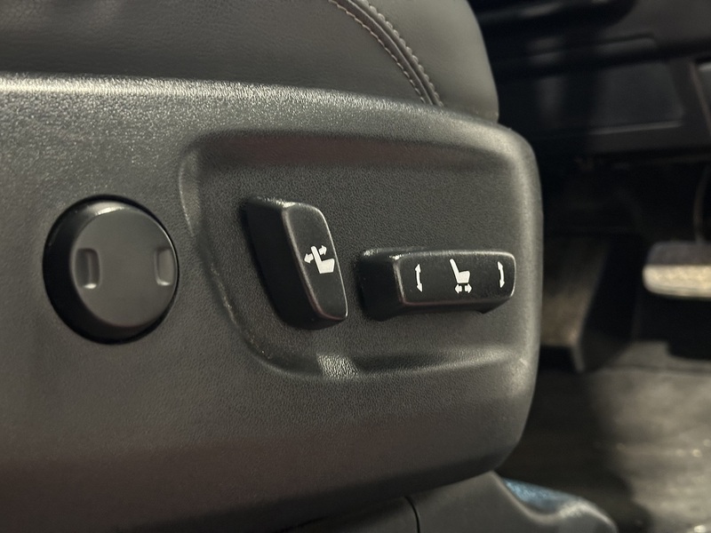 Toyota Land Cruiser D Invincible - U1245