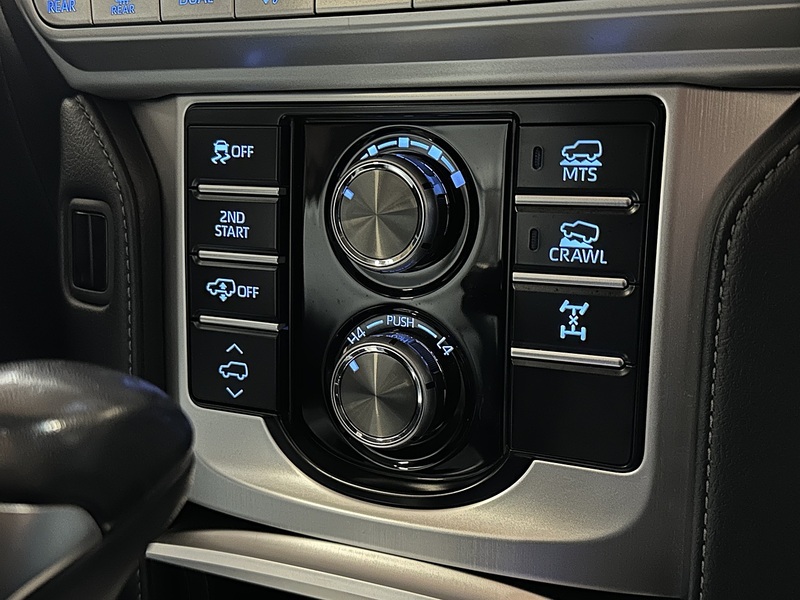 Toyota Land Cruiser D Invincible - U1245