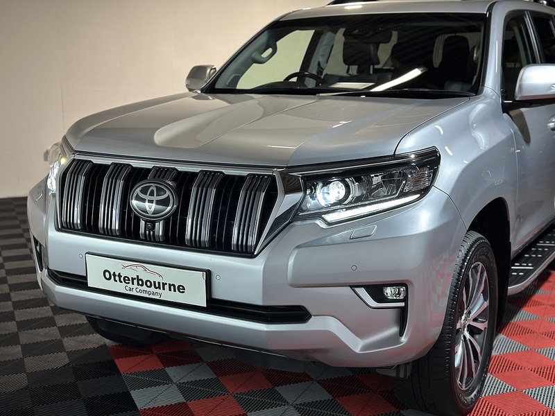 Toyota Land Cruiser D Invincible - U1245