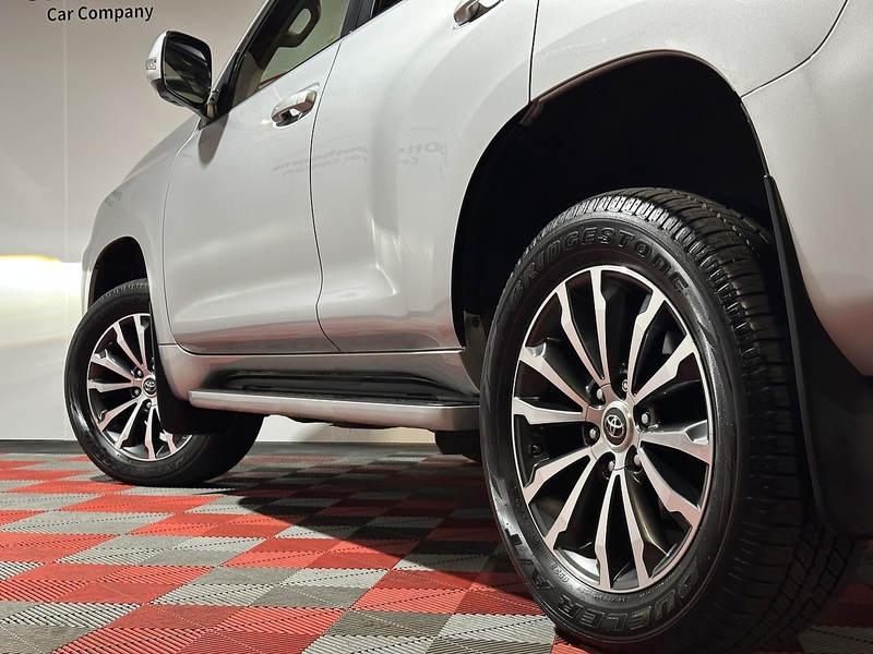 Toyota Land Cruiser D Invincible - U1245