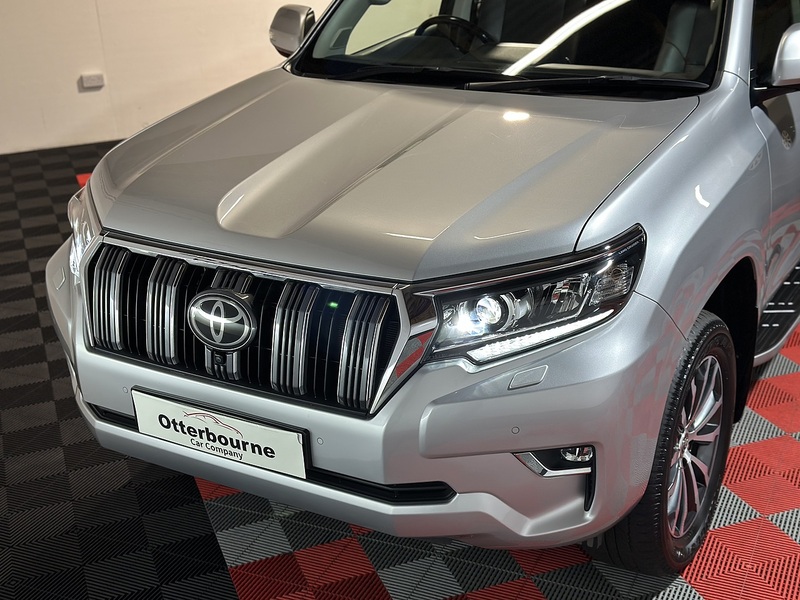 Toyota Land Cruiser D Invincible - U1245