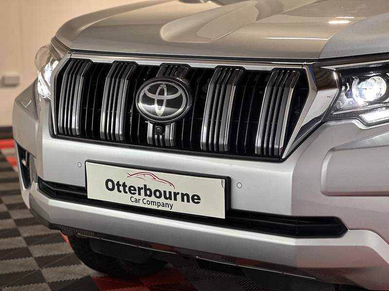 Toyota Land Cruiser D Invincible - U1245