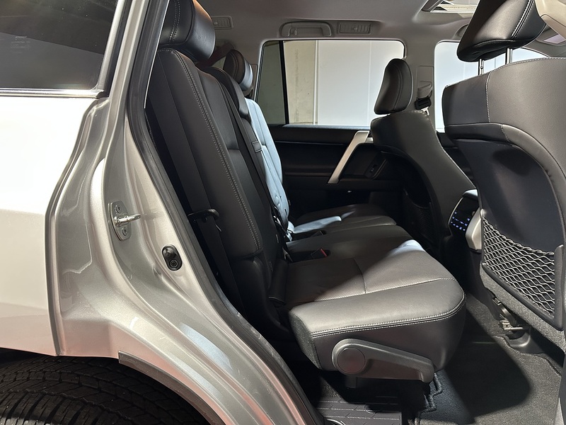 Toyota Land Cruiser D Invincible - U1245