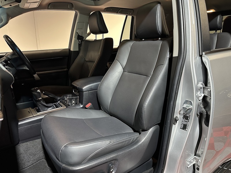 Toyota Land Cruiser D Invincible - U1245