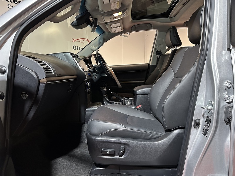 Toyota Land Cruiser D Invincible - U1245