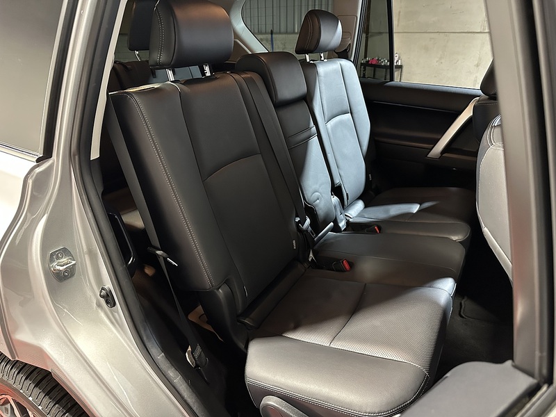 Toyota Land Cruiser D Invincible - U1245