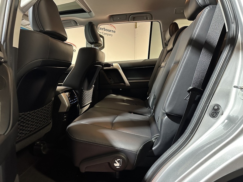 Toyota Land Cruiser D Invincible - U1245