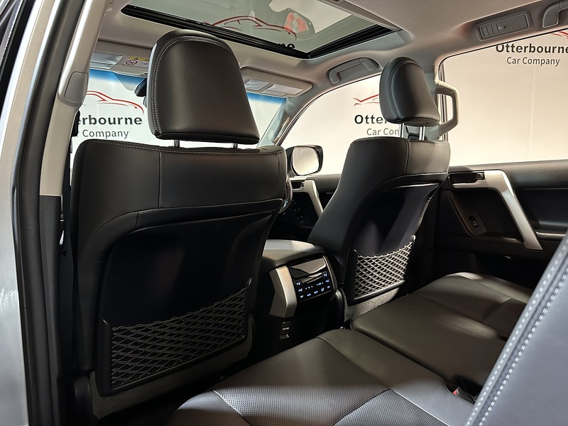 Toyota Land Cruiser D Invincible - U1245