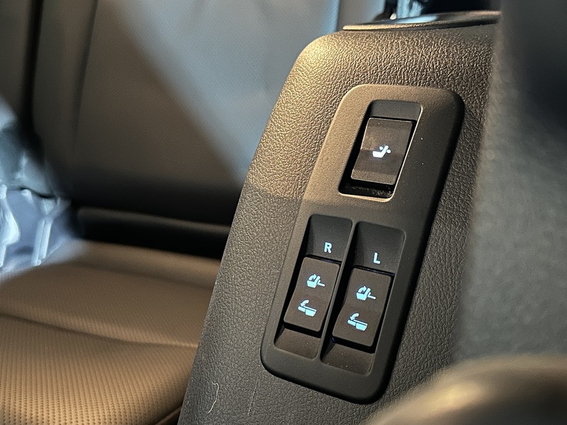 Toyota Land Cruiser D Invincible - U1245