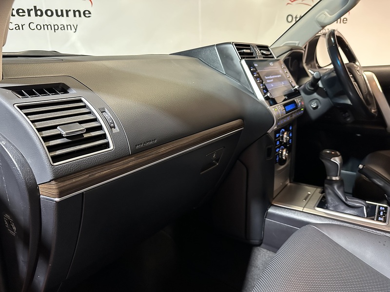 Toyota Land Cruiser D Invincible - U1245