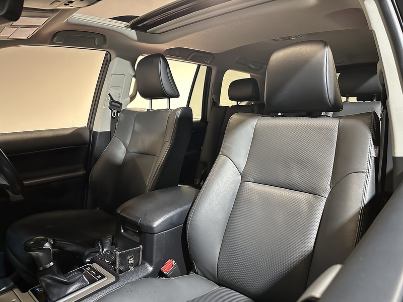 Toyota Land Cruiser D Invincible - U1245