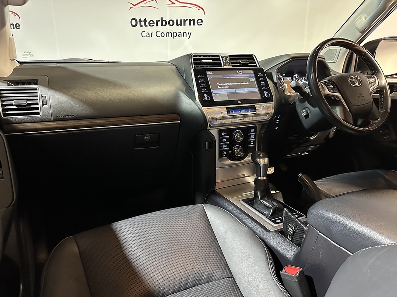 Toyota Land Cruiser D Invincible - U1245