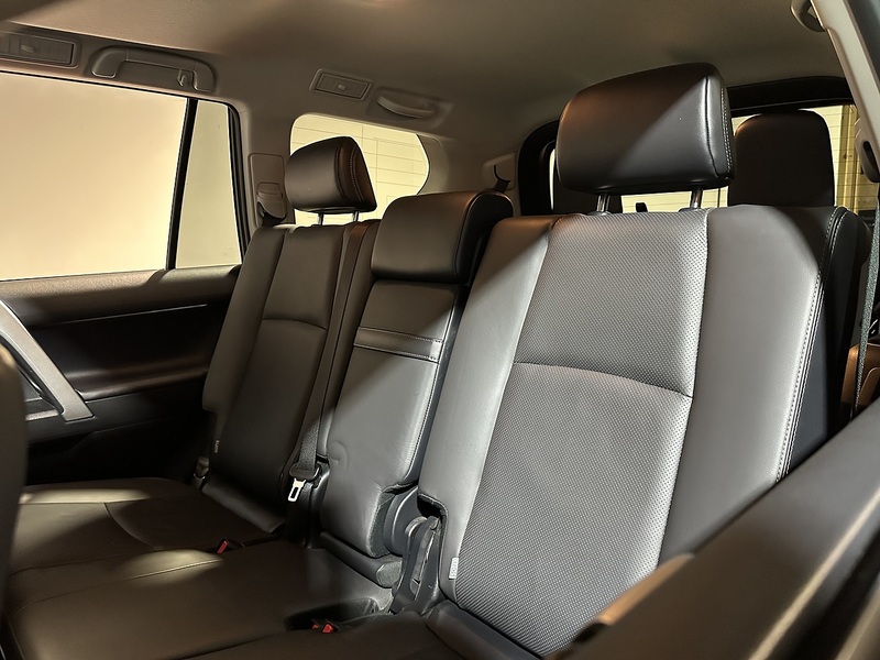 Toyota Land Cruiser D Invincible - U1245