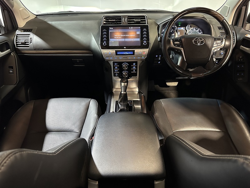 Toyota Land Cruiser D Invincible - U1245