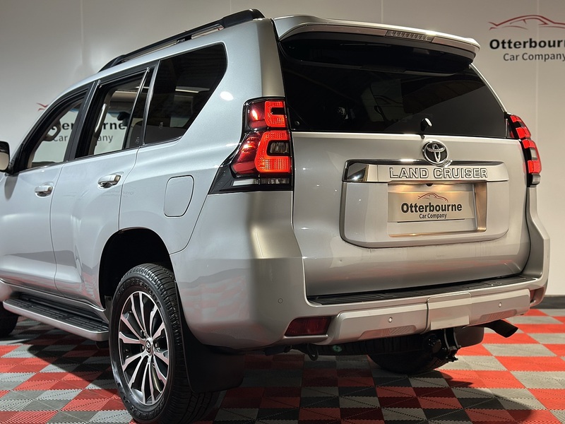 Toyota Land Cruiser D Invincible - U1245