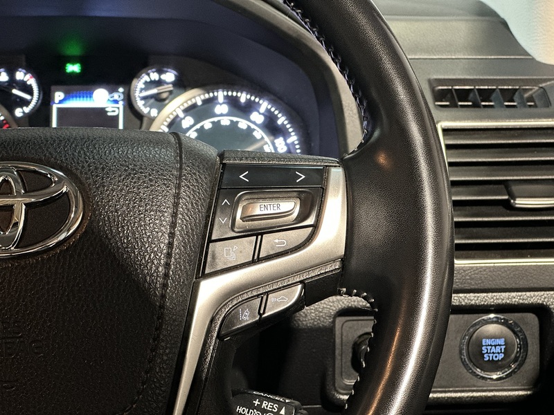 Toyota Land Cruiser D Invincible - U1245