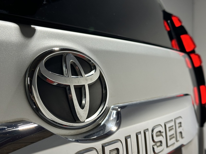 Toyota Land Cruiser D Invincible - U1245