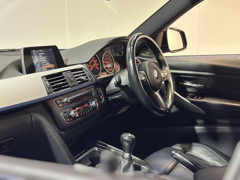 BMW 3 Series 320i M Sport - U1281