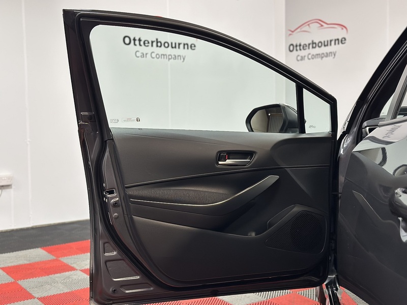 Toyota Corolla VVT-h Icon - U1288